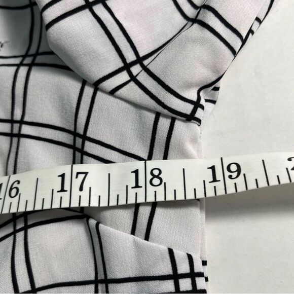 Notations White and Black Pattern Button Down Blouse Women’s Size Small - Picture 9 of 11